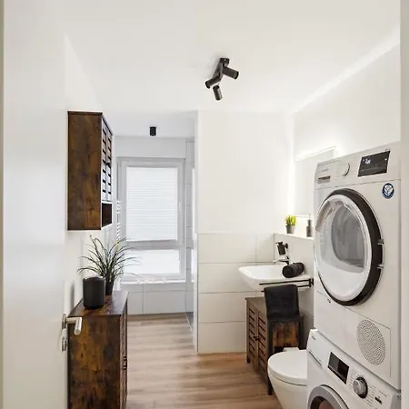 Tomsflat - 3 Rooms, Kitchen, Workspace, Highspeed Wifi, Washer & Dryer, Balcony Apartment *