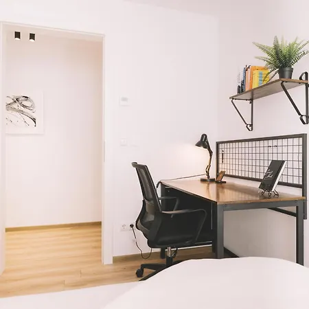Apartment Tomsflat - 3 Rooms, Kitchen, Workspace, Highspeed Wifi, Washer & Dryer, Balcony *