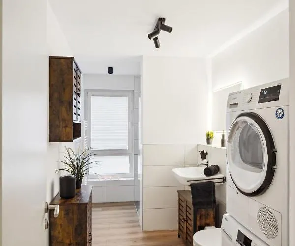 Tomsflat - 3 Rooms, Kitchen, Workspace, Highspeed Wify, Washer & Dryer, Parking Lejlighed *