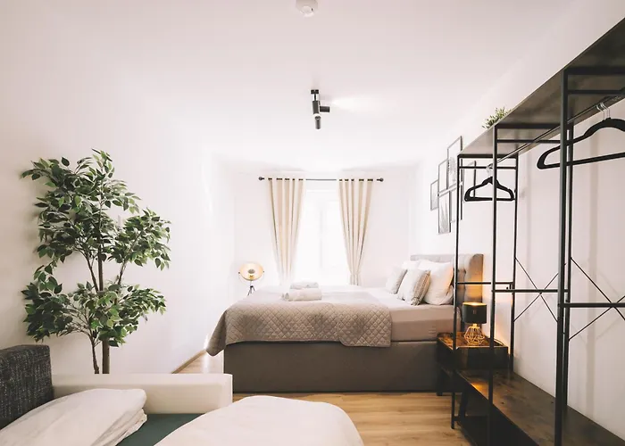 Tomsflat - 3 Rooms, Kitchen, Workspace, Highspeed Wify, Washer & Dryer, Parking Lejlighed *